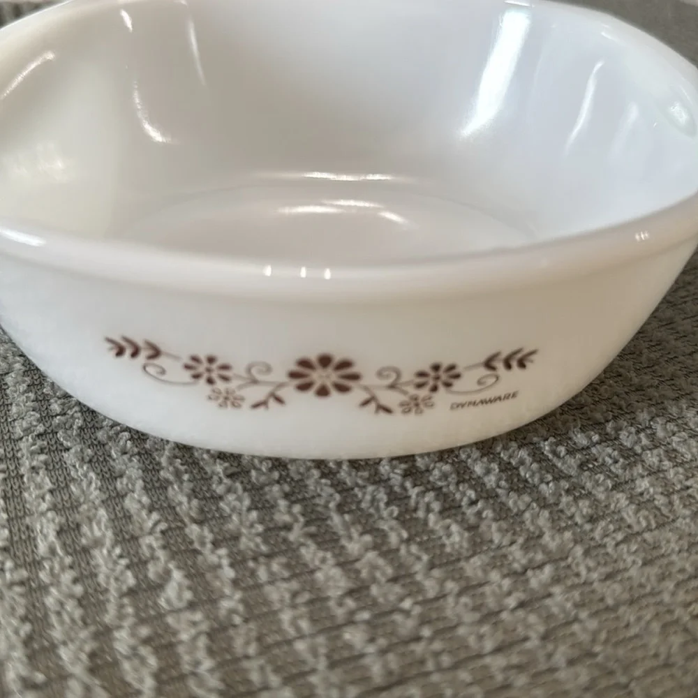 Vintage Dynaware Pyr-O-Rey casserole dish 1960’s‎ Crazy Daisy Pattern Milk Glass